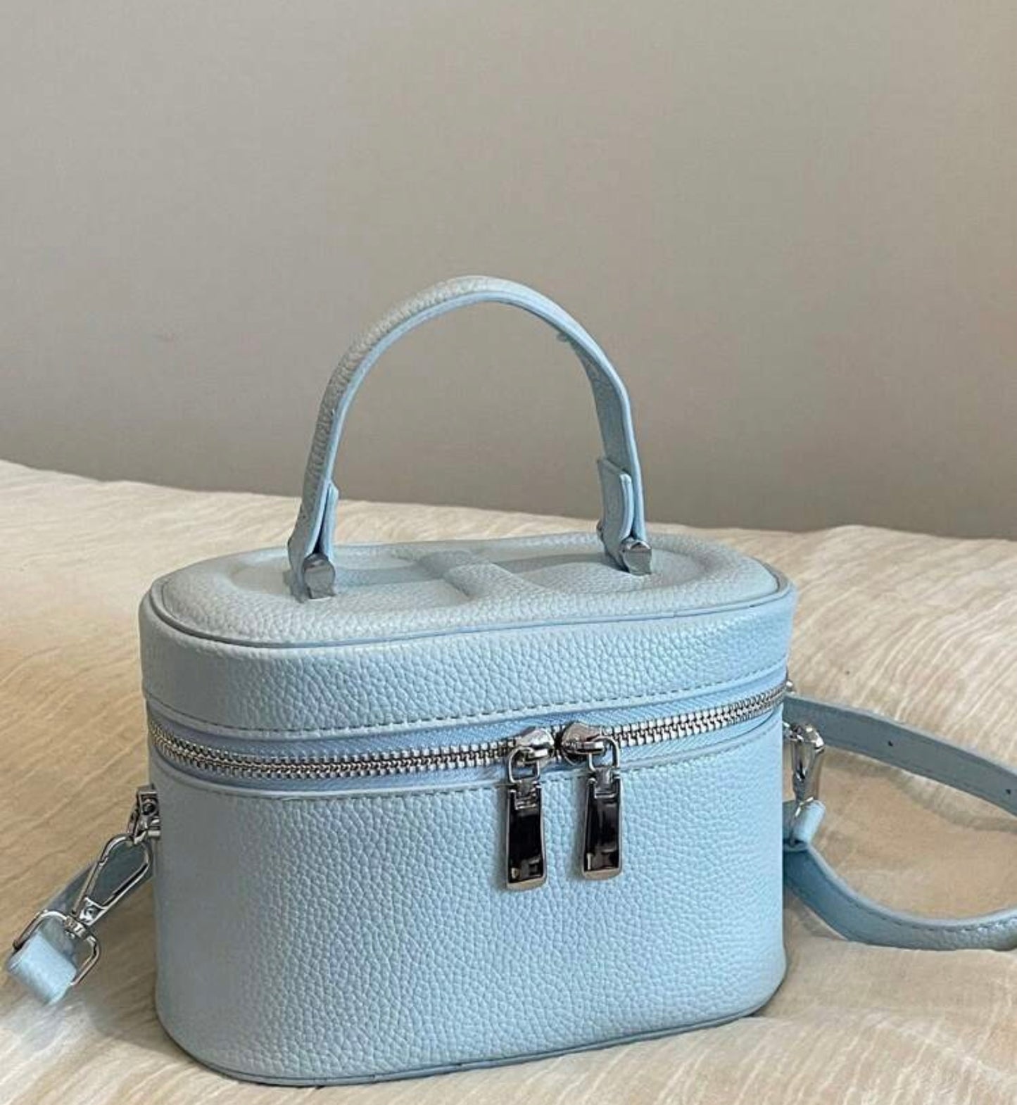 Cutesy Carry Luxe